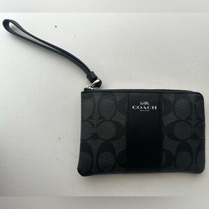 Coach Women's Corner Zip Wristlet In Signature Canvas (Graphite / Black)